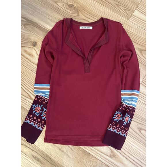 We the Free Long Sleeve Too with pattern sleeves Womens Large - Picture 2 of 5